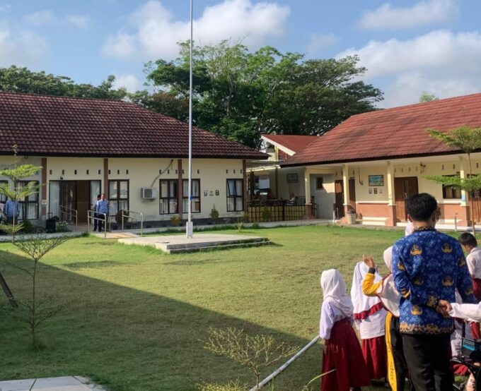 Berlangsung Ditengah Cuaca Panas, Upacara Hari Sumpah Pemuda di SLBN 3 Lotim Berjalan Khidmat